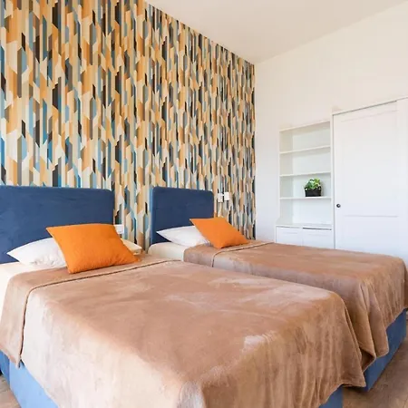 Beachfront Holiday With Heated Swimming Pool *