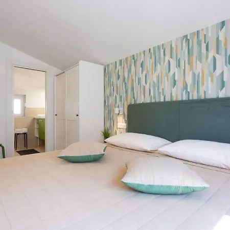 Beachfront Holiday With Heated Swimming Pool