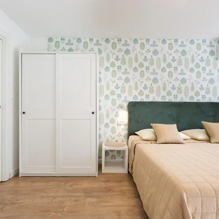 Beachfront Holiday With Heated Swimming Pool *