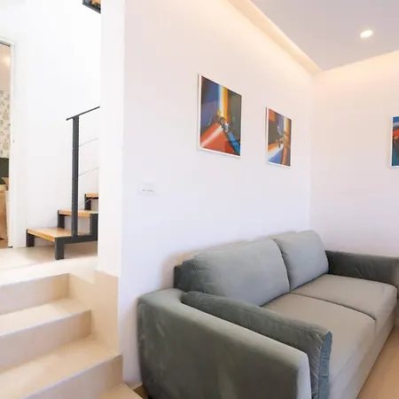 Beachfront Holiday With Heated Swimming Pool Рогозница