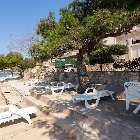 Beachfront Holiday With Heated Swimming Pool *