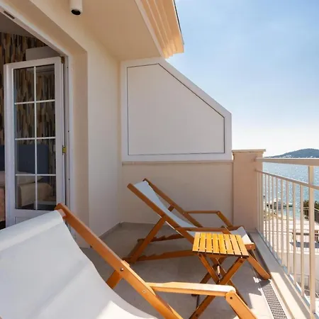 بيت للعطل Beachfront Holiday With Heated Swimming Pool روغوزنيكا