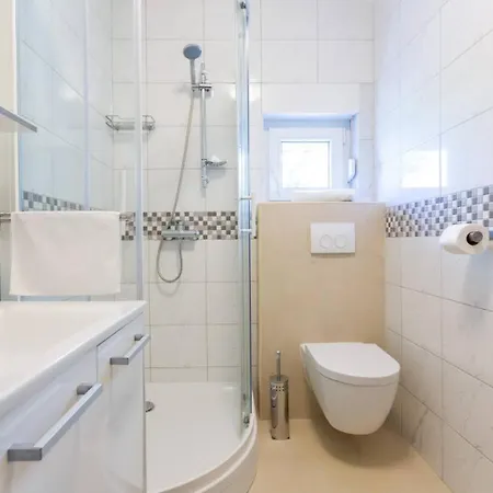 Beachfront Holiday With Heated Swimming Pool *