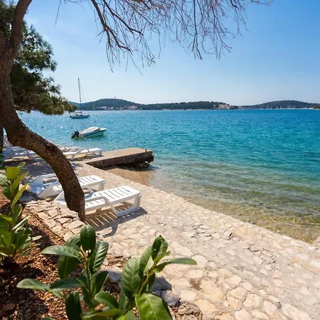 Beachfront Holiday With Heated Swimming Pool Дом отдыха *