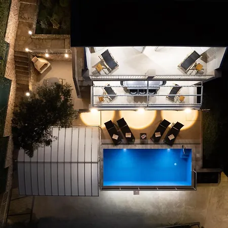 Beachfront Holiday With Heated Swimming Pool بيت للعطل *