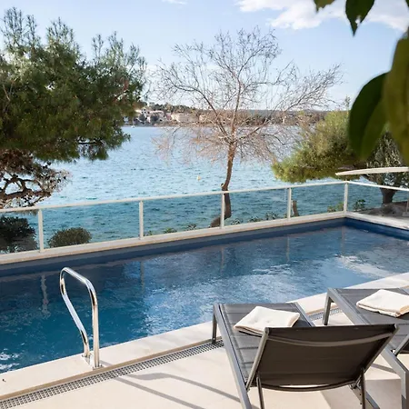 Beachfront Holiday With Heated Swimming Pool