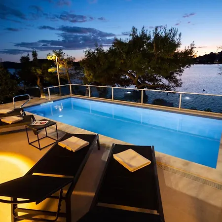 Beachfront Holiday With Heated Swimming Pool Дом отдыха *
