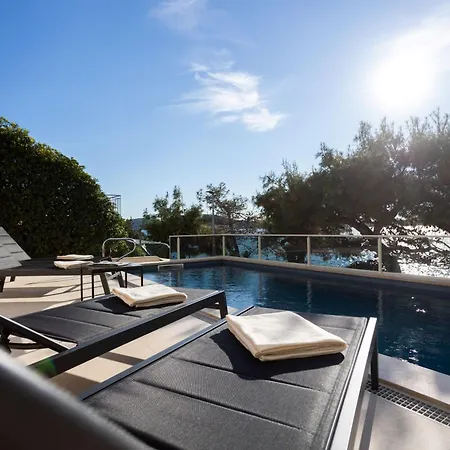 بيت للعطل Beachfront Holiday With Heated Swimming Pool روغوزنيكا