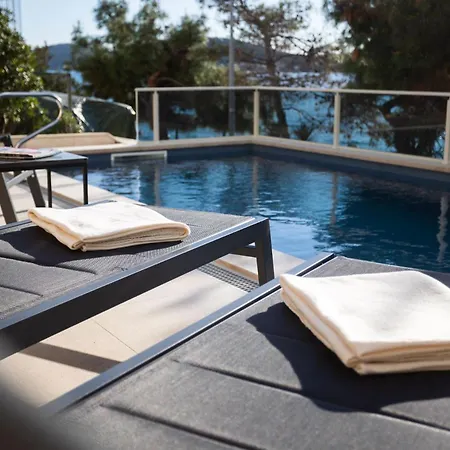 Beachfront Holiday With Heated Swimming Pool بيت للعطل