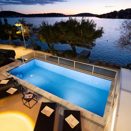 بيت للعطل Beachfront Holiday With Heated Swimming Pool *